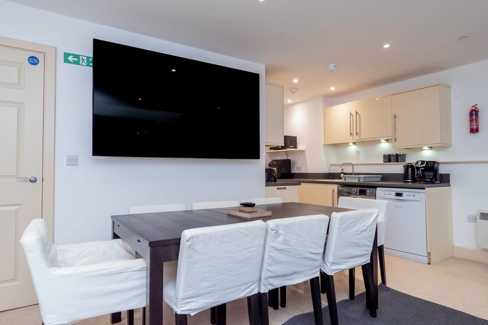 This lounge offers more than just a place to sit. Our modern 75 inch Smart TV creates a place to relax, recharge, and enjoy the comfort you deserve throughout your stay.