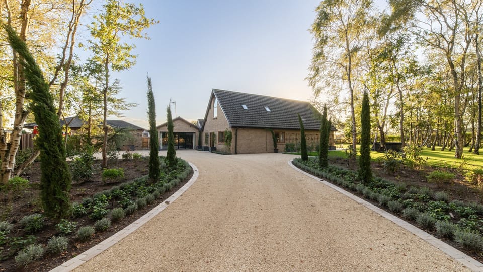 Fantastic driveway as you approach the house 