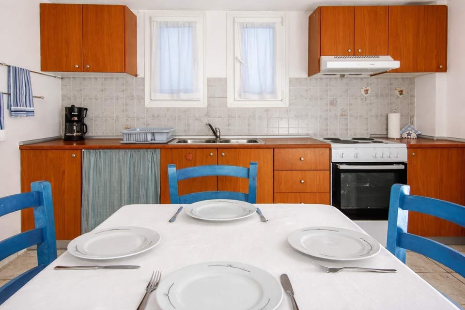 Fully equipped kitchen with modern appliances and ample counter space, perfect for preparing meals and enjoying home-style cooking