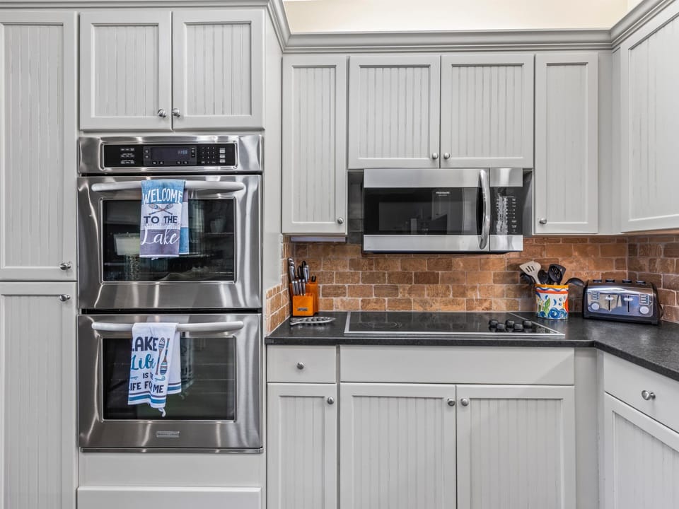 Double ovens make it easy when cooking for large groups