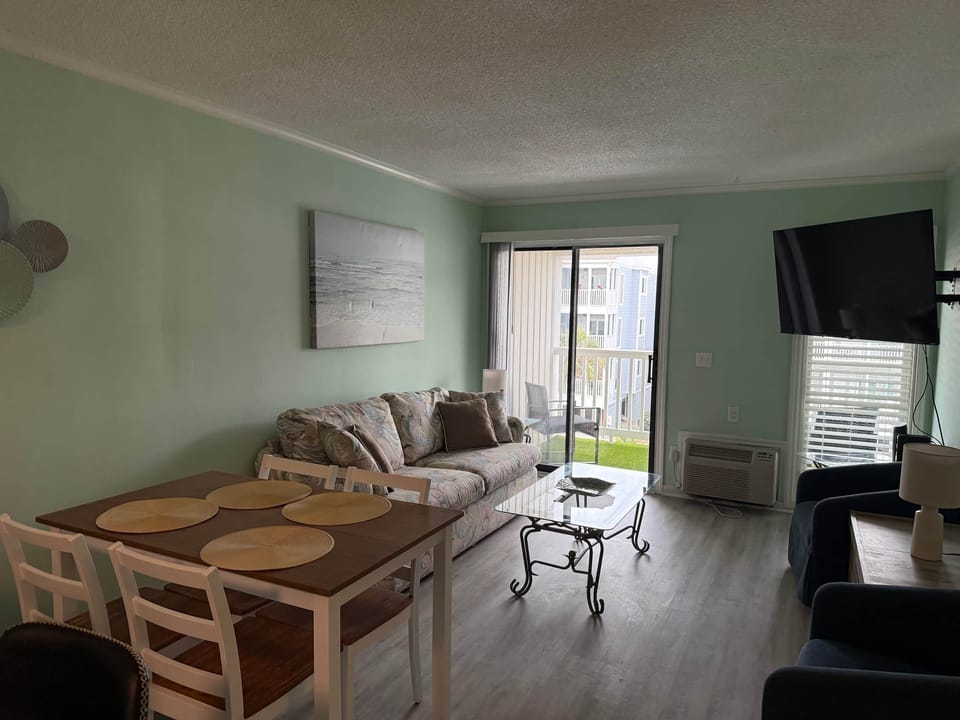 Living dining area