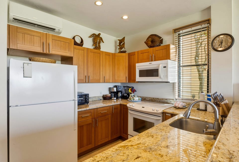 Indoors, Appliance, Microwave, Oven, Kitchen