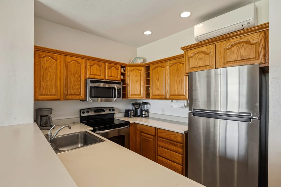 Indoors, Appliance, Refrigerator, Kitchen, Microwave