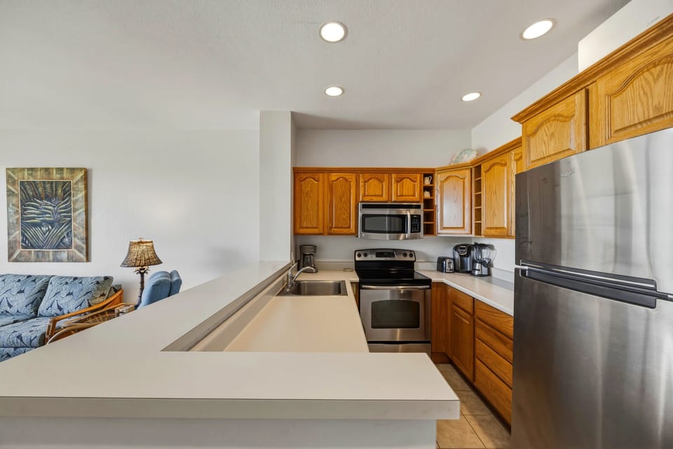 Indoors, Lamp, Appliance, Microwave, Oven