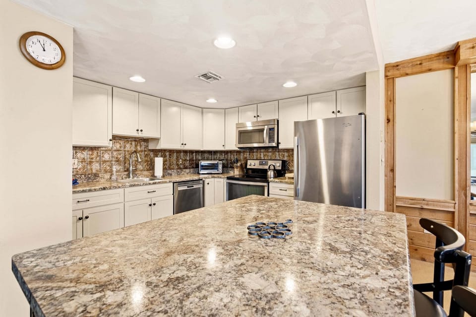 Indoors, Kitchen, Floor, Appliance, Microwave