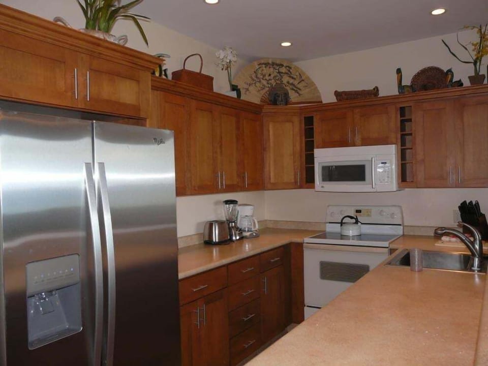Appliance, Refrigerator, Indoors, Kitchen, Microwave