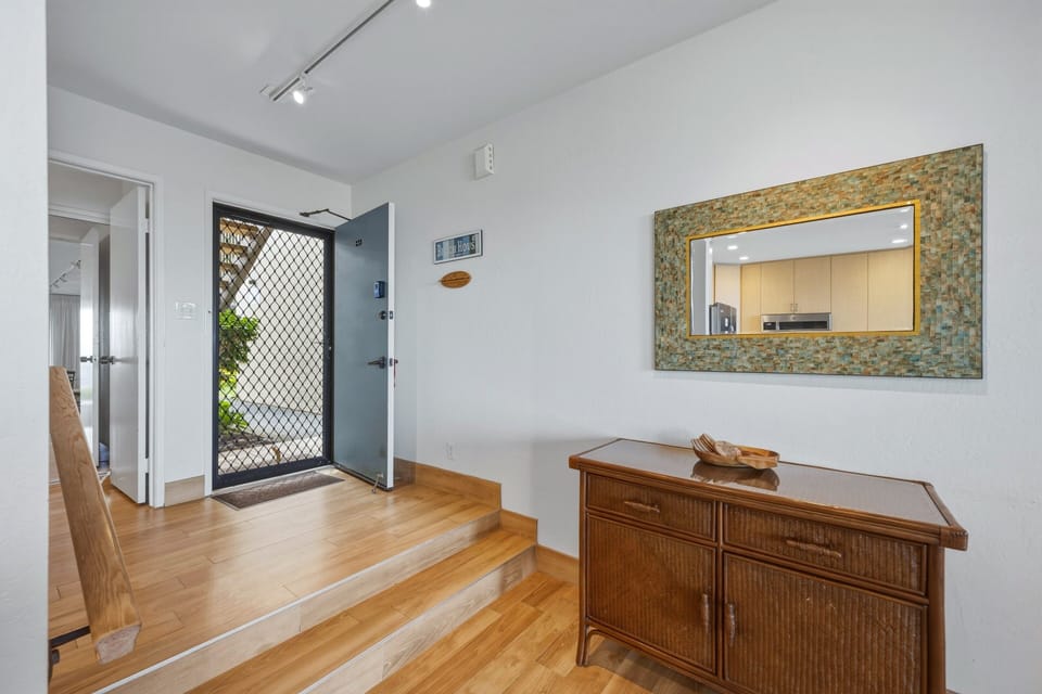 Indoors, Floor, Flooring, Architecture, Building