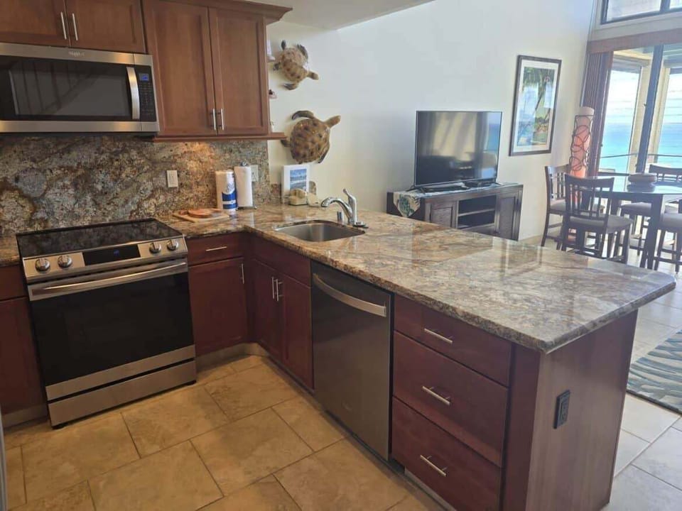 Indoors, Kitchen, Screen, Appliance, Microwave