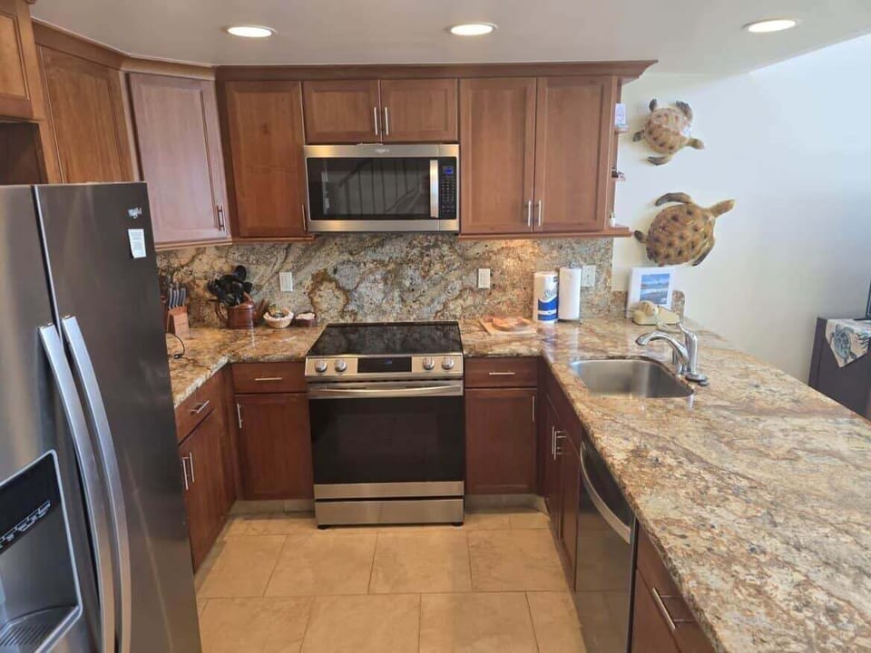 Indoors, Kitchen, Appliance, Refrigerator, Microwave