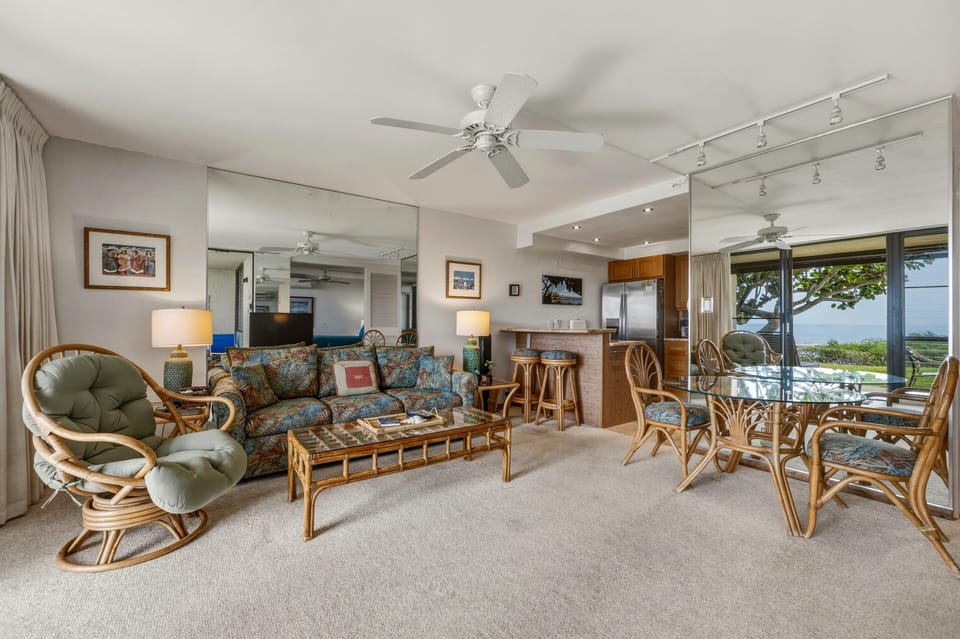 Home Decor, Furniture, Table, Indoors, Living Room