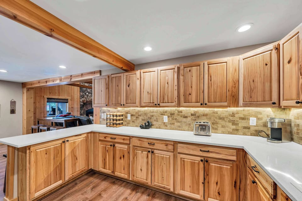 Kitchen: Breakfast bar with seating for 3, stainless steel appliances, drip coffee maker