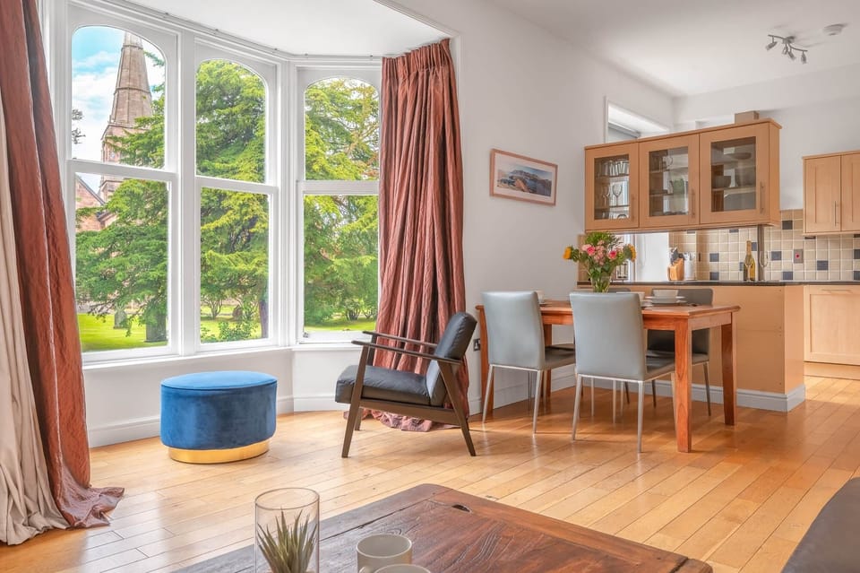 Chaucer Apartment (6)