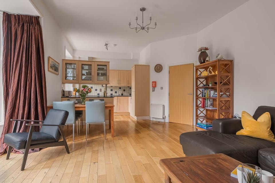 Chaucer Apartment (11)