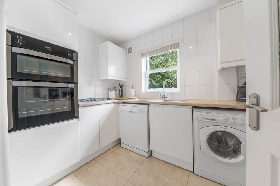 Derwent Cottage Kitchen 