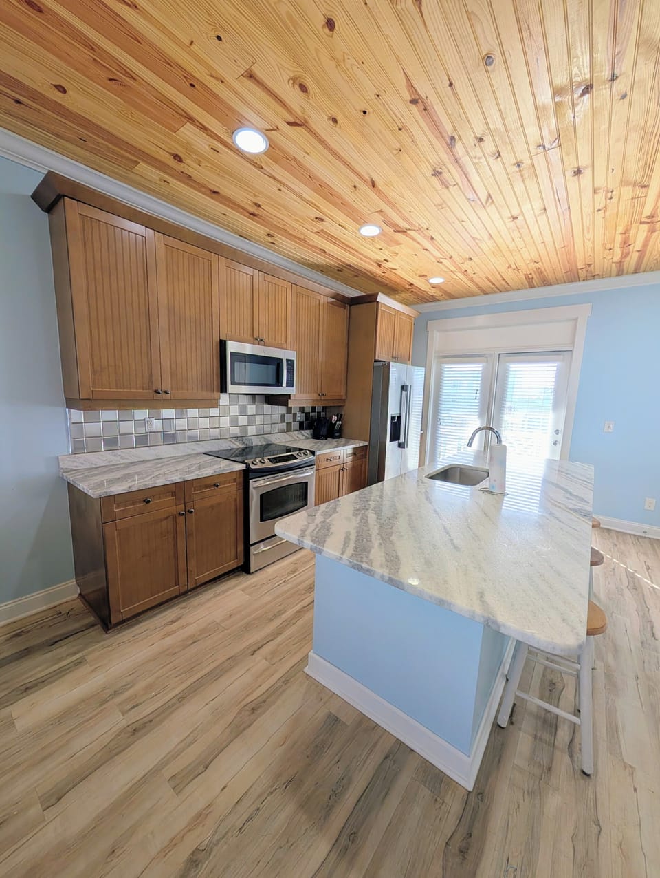 Fully equipped kitchen. 