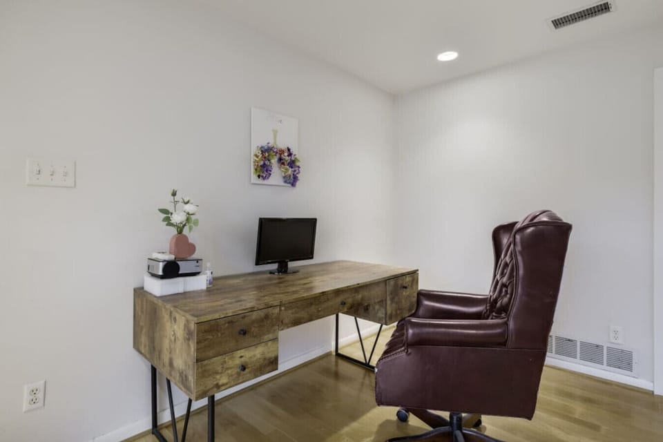 Workspace in Bedroom 1