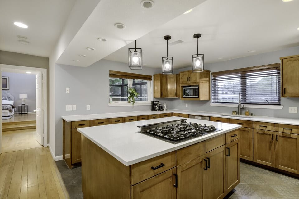 Full Kitchen with Ample Worksurfaces