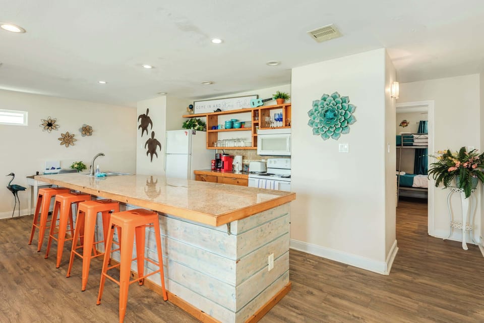 Paradise (lower unit)-Kitchen