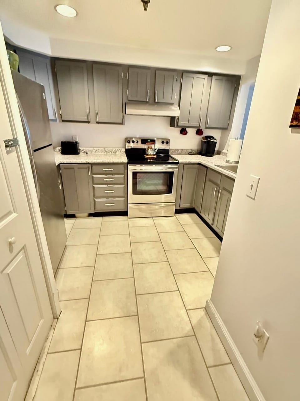 Full kitchen
