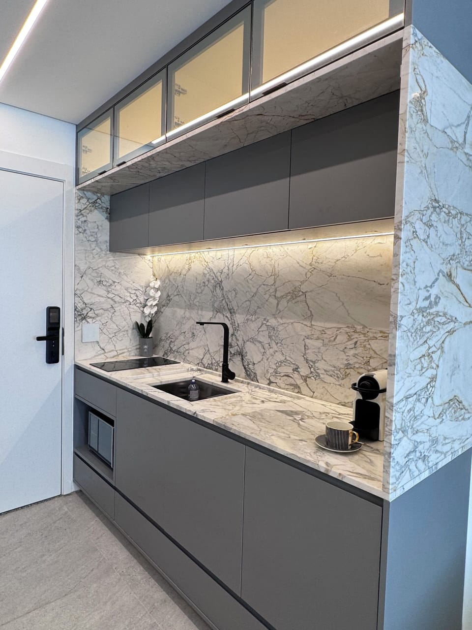 Full modern kitchen