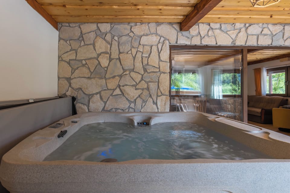 Indoor spa tub