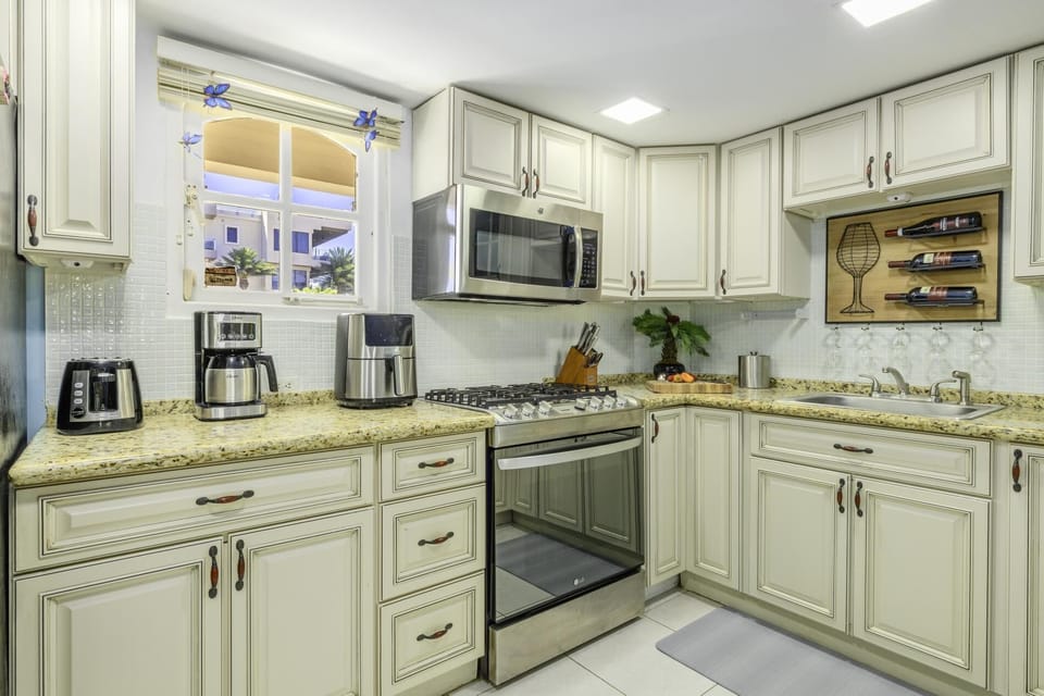 1BR1BA Condo @Wacamaya Condos~Pool, BBQ & Balcony (37402)