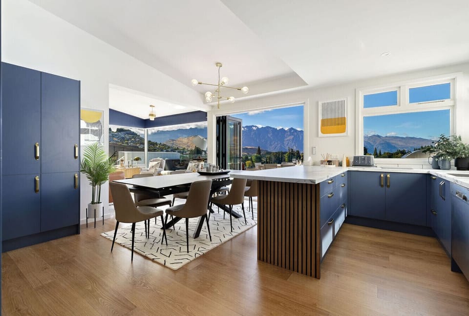 Kitchen & dining area: Culinary adventures await with stunning mountain views