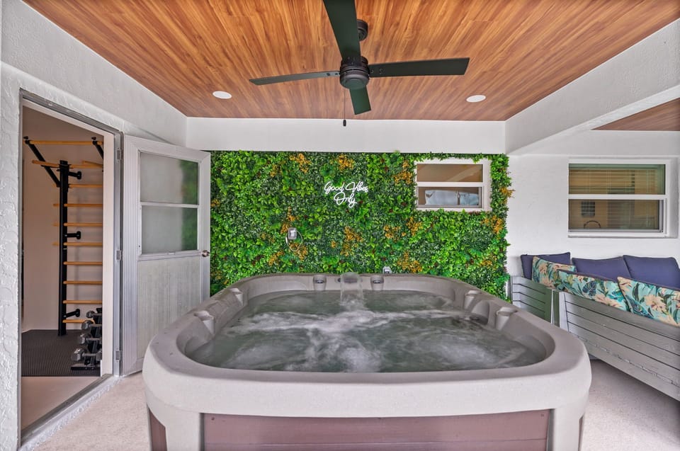 Indoor spa tub