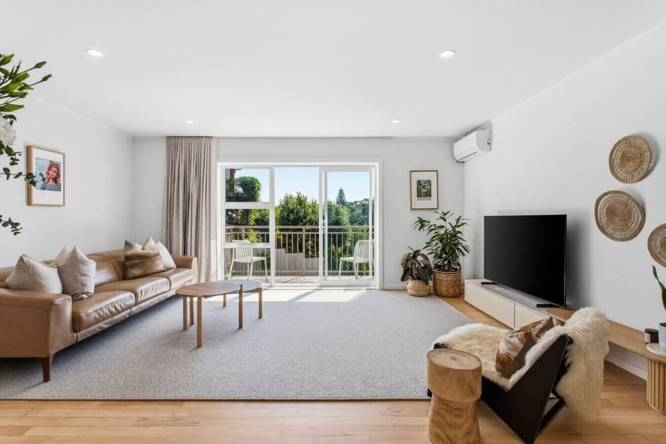 Spacious, bright open plan living