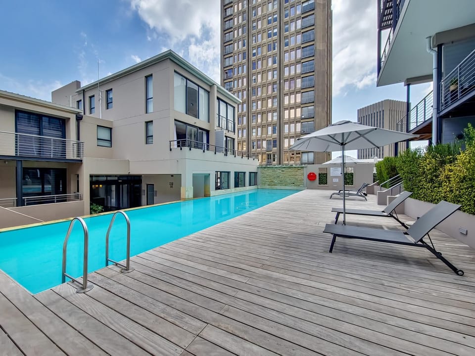 Piazza on Church Stylish 1BR with Pool & Views (36283)