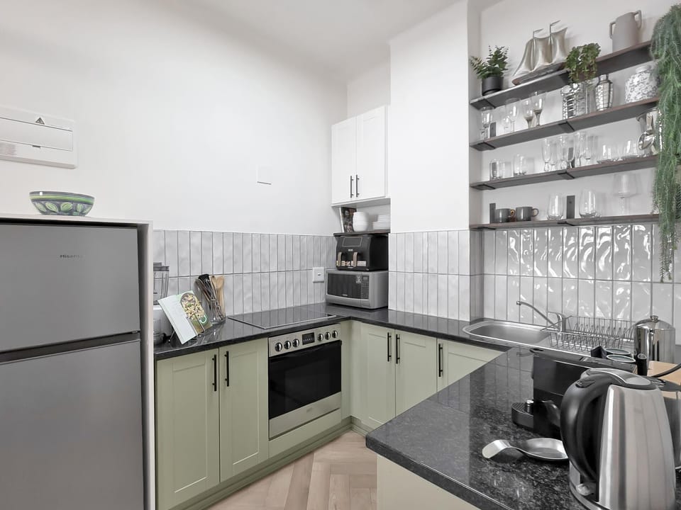 Piazza on Church Stylish 1BR with Pool & Views (36269)