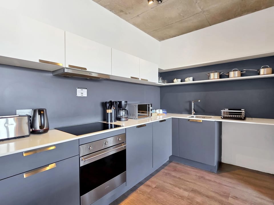WEX1 2BR Ensuite Apartment with Pool, Gym &Parking (36298)