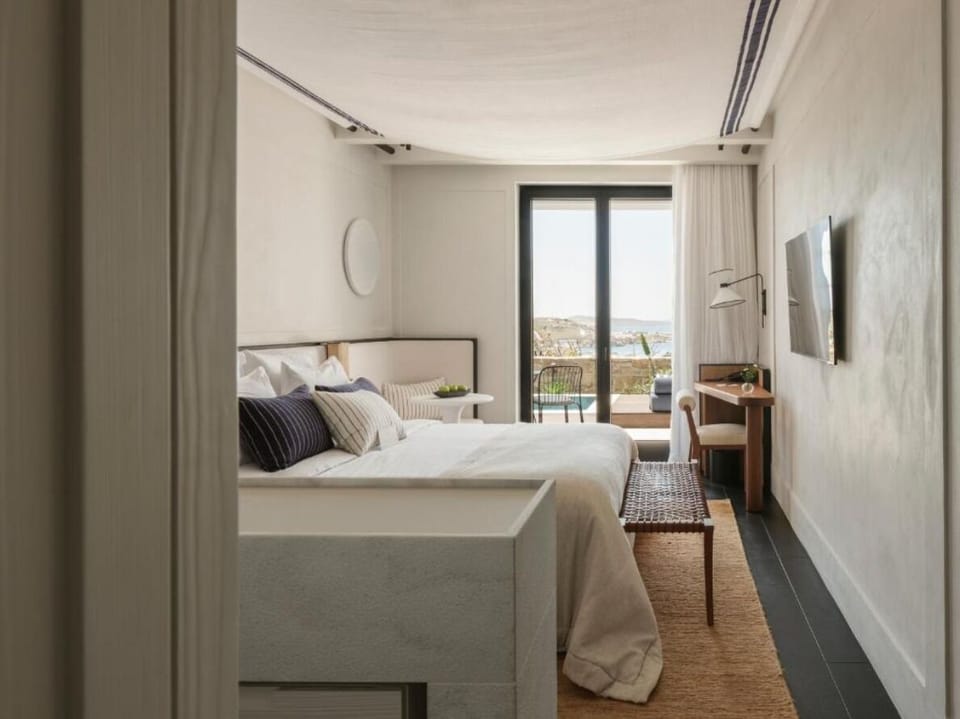 Recharge in a spacious room with lounge bench and TV.