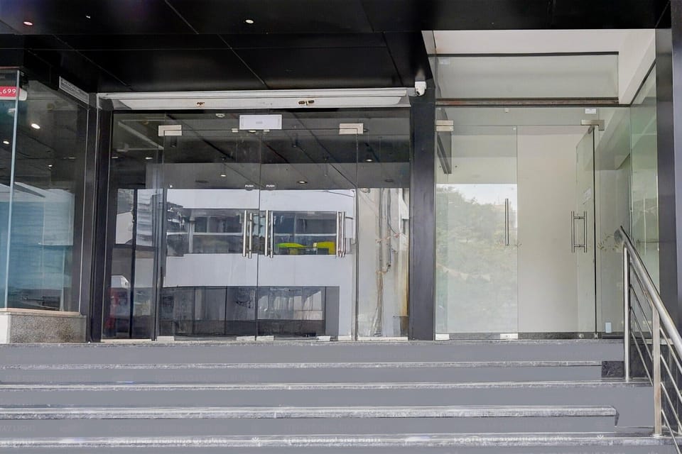 Entrance / Reception