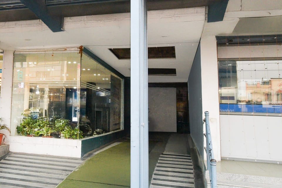 Entrance / Reception