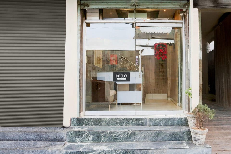 Entrance / Reception