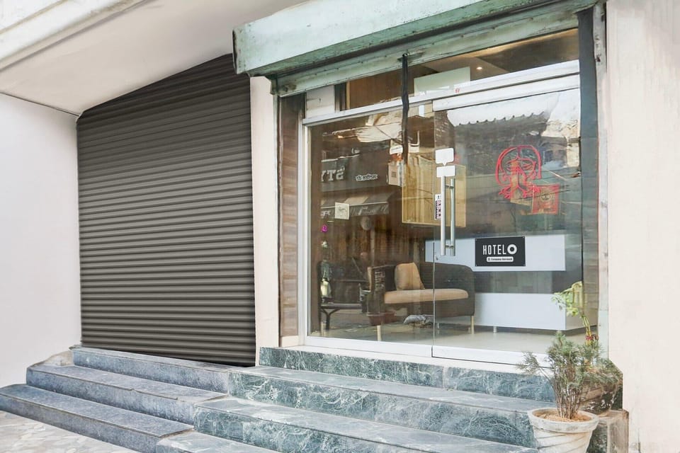 Entrance / Reception