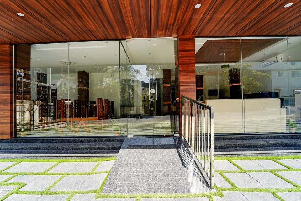 Entrance / Reception