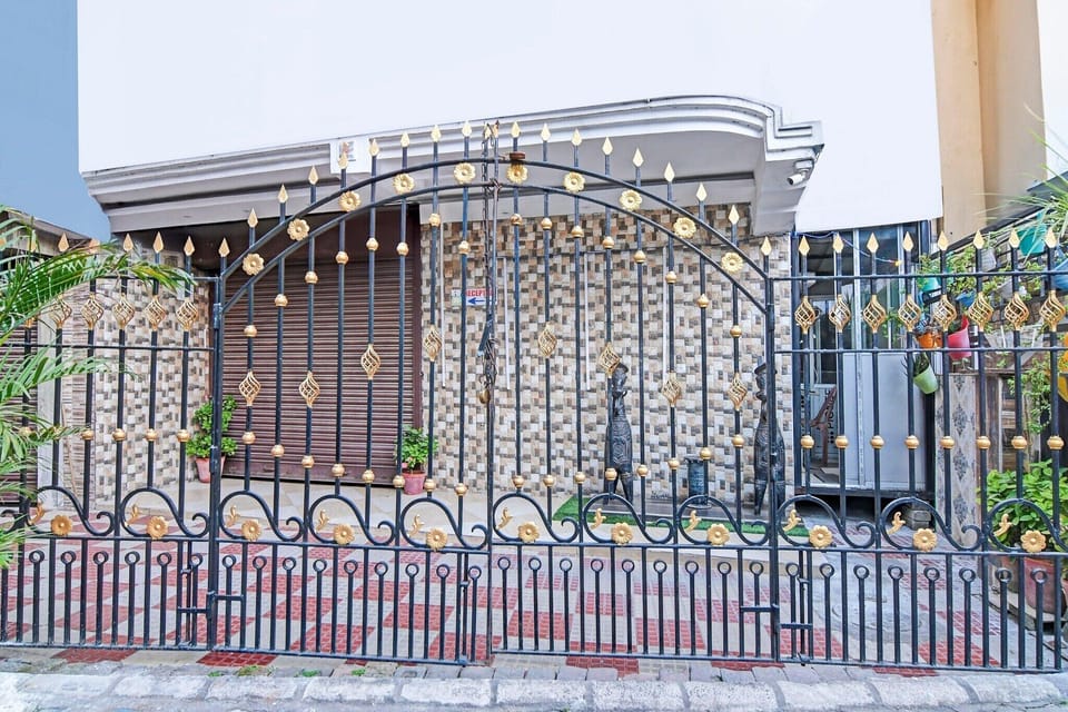 Entrance / Reception