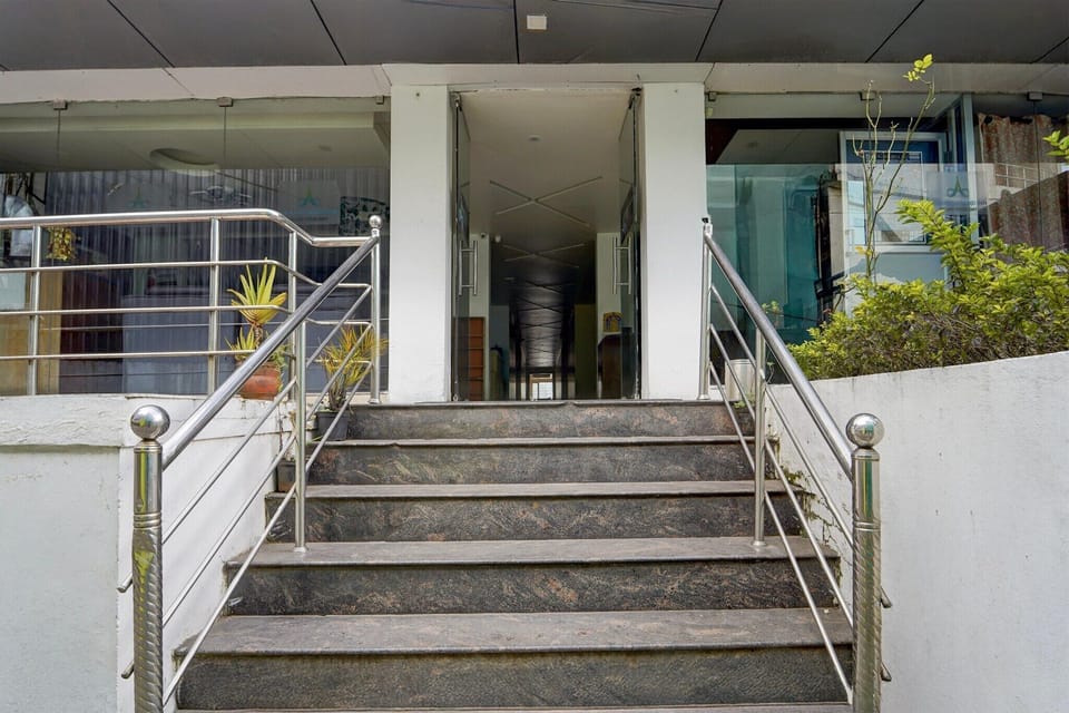 Entrance / Reception