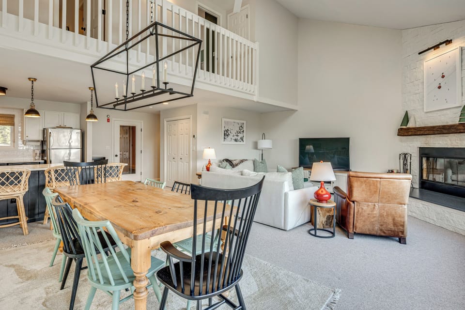 Dining Area | Main Level