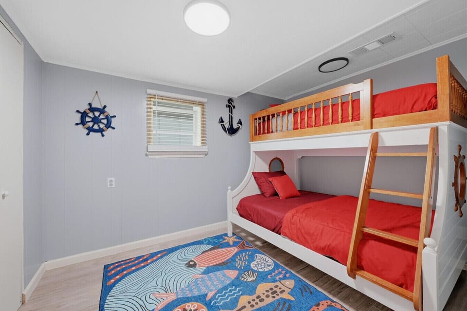 Bedroom 4 | Bunk Beds | Window & Area Rug