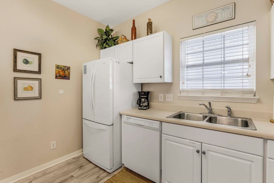 Full kitchen