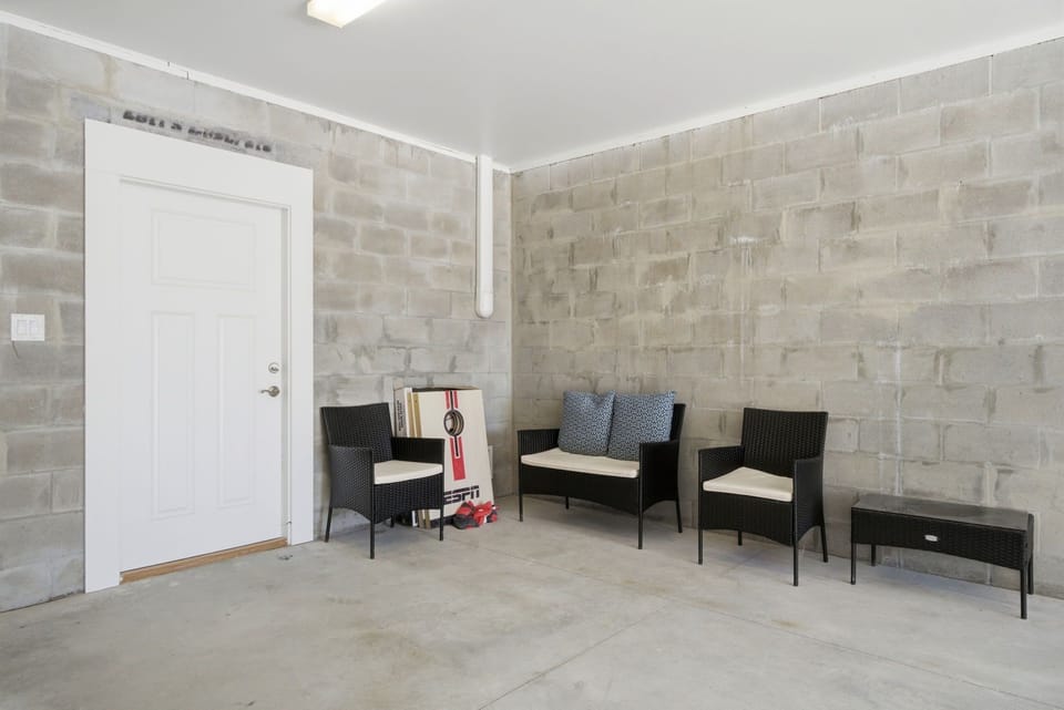 Seating Area-Garage