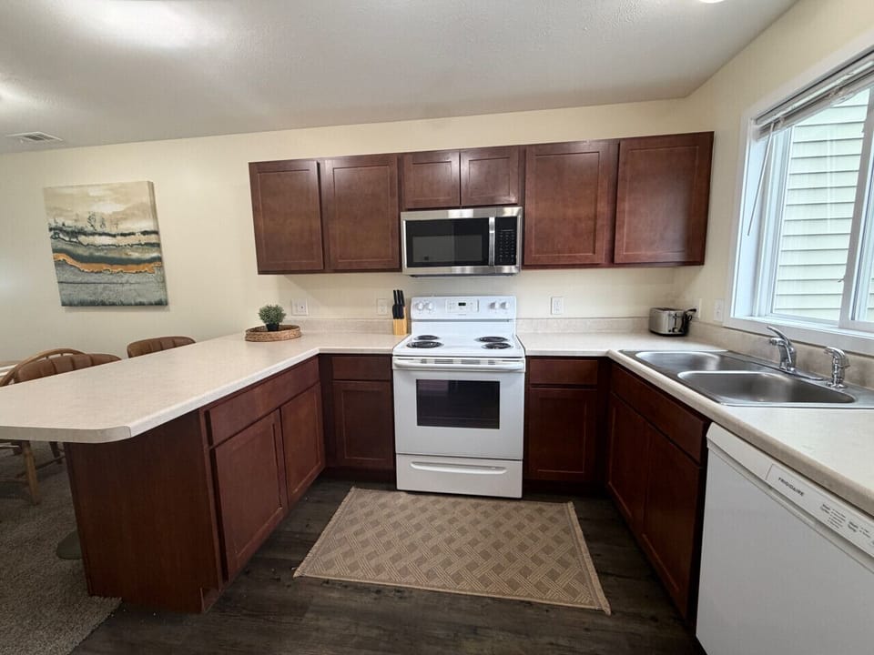 Full kitchen layout with plenty of room to spread out