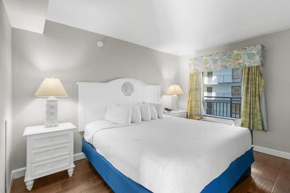 Bedroom. Interior and views may vary based on location and availability.