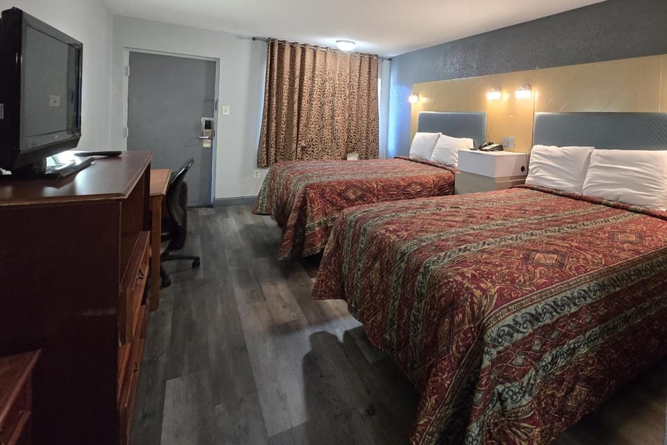 Compare room layout quickly with another near-identical angle.
