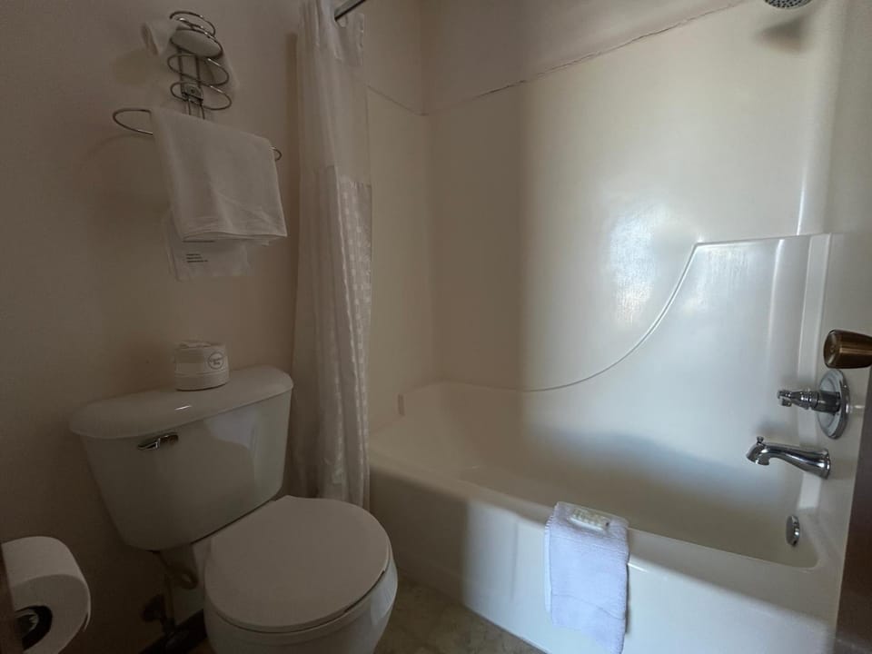 Step into a bright bath for an easy reset.