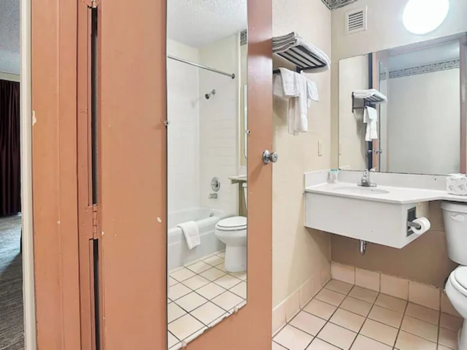 Start your day with ample mirror space and clean towels.