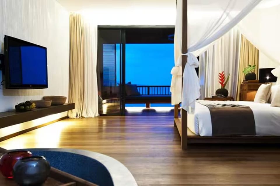 Lounge indoors-out with sliding doors to the sea breeze.